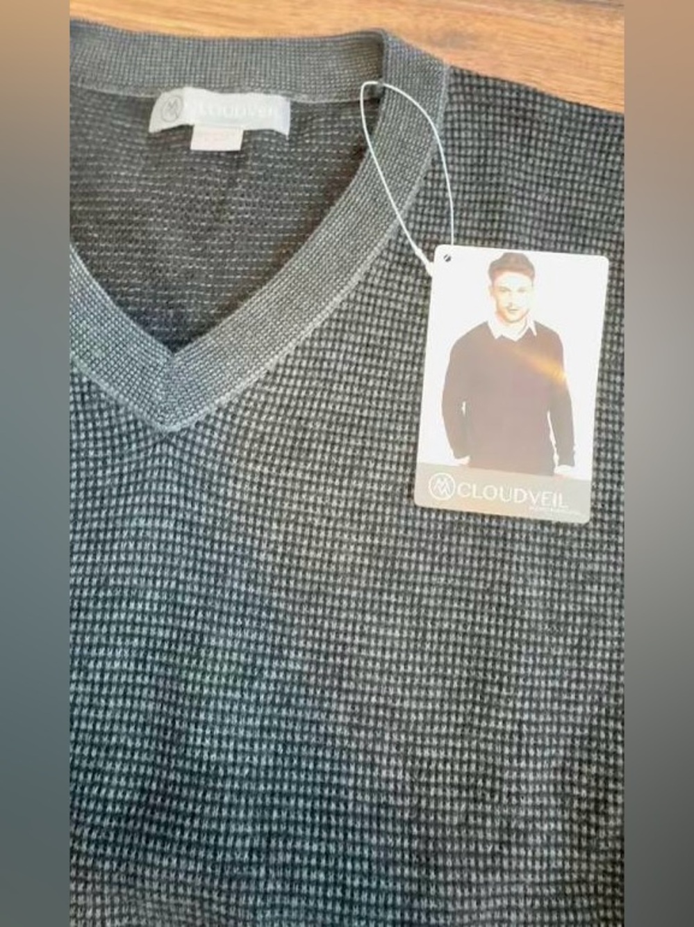 NWT Cloudveil Men’s Large Grey Waffle Knit V-Neck PrimaLoft Sweater - Picture 2 of 4
